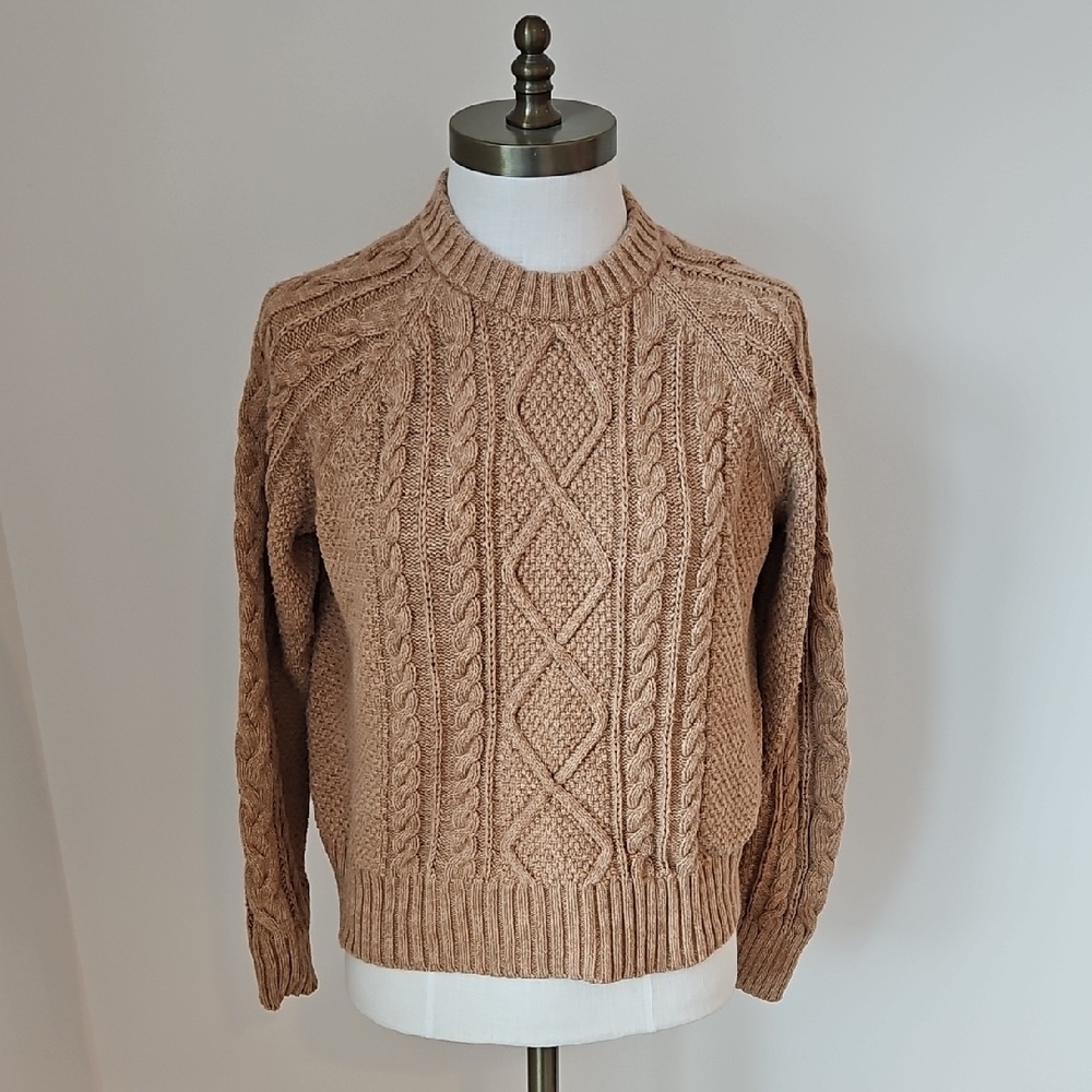 GAP Women's Beige Cable Knit Crewneck Sweater